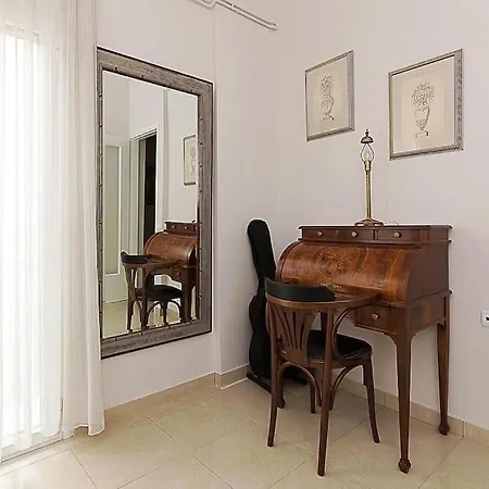 A Unique In The Historical Center-3bds דירה
